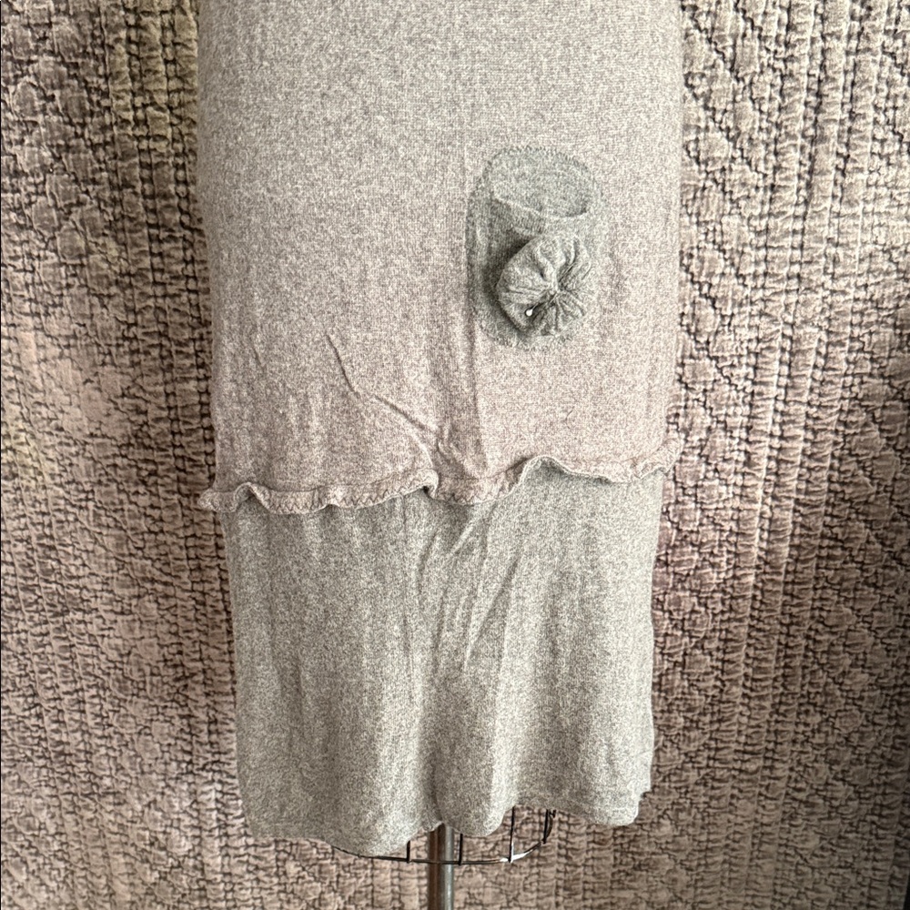 Gray Cashmere Knit Skirt with Flower Detail.Two tone Gray 100%Strech Cashmere